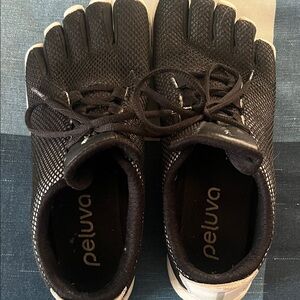 Peluva Black Five-Toe Shoes